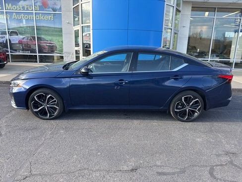 Used 2023 Nissan Altima 2.5 SR AWD/4WD image 2