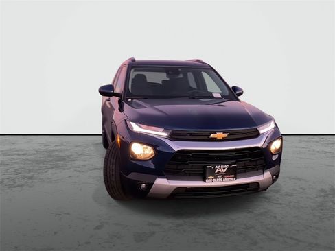 Used 2023 Chevrolet TrailBlazer LT w/ Convenience Package image 3