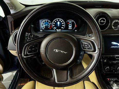 Used 2016 Jaguar XJ R-Sport image 10