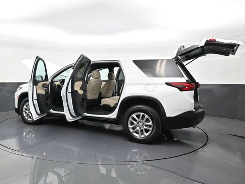 Used 2023 Chevrolet Traverse LS FWD image 23