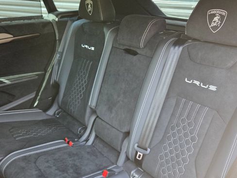 Used 2023 Lamborghini Urus Performante AWD/4WD image 15