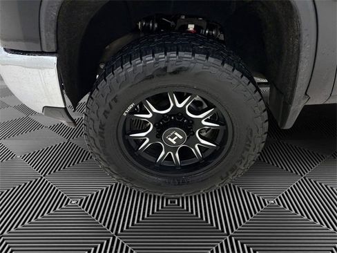 Used 2024 Chevrolet Silverado 2500 LTZ w/ LTZ Premium Package image 9