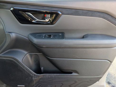 Used 2025 Subaru Forester Limited image 32