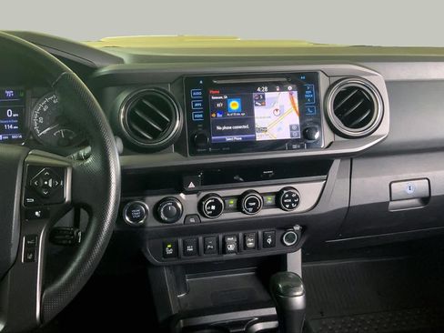 Used 2018 Toyota Tacoma TRD Sport w/ Technology Package AWD/4WD image 7
