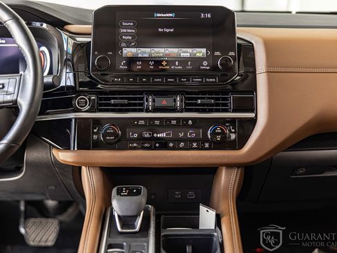 Used 2024 Nissan Pathfinder Platinum AWD/4WD image 41