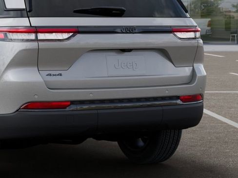New 2025 Jeep Grand Cherokee Altitude AWD/4WD image 13