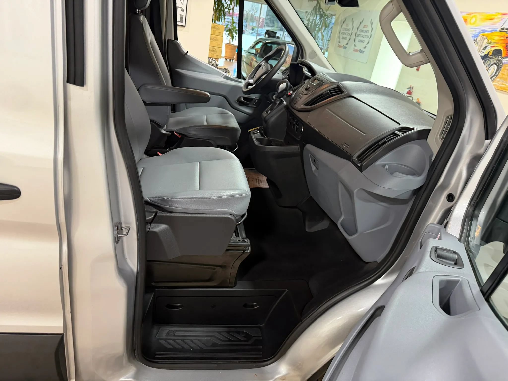 Used 2019 Ford Transit 250 148 Medium Roof RWD image 27