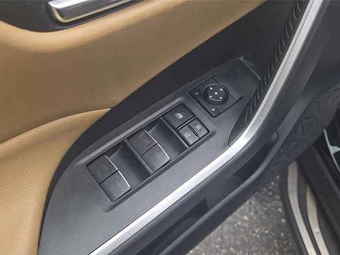 Used 2022 Toyota RAV4 XLE w/ Convenience Package image 17