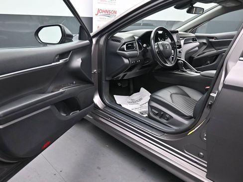 Used 2023 Toyota Camry SE FWD image 16