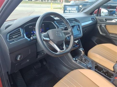 Used 2022 Volkswagen Tiguan SE image 8