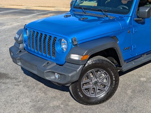 Used 2024 Jeep Wrangler Sport S image 13