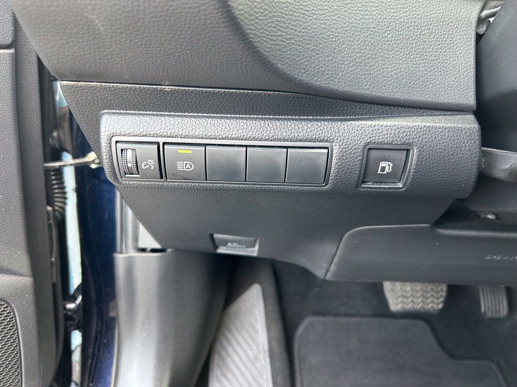 Used 2025 Toyota Corolla LE w/ Carpet Mat Package (TMS) FWD image 25