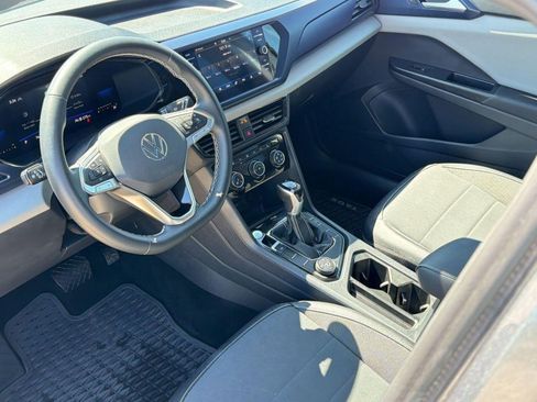 Used 2023 Volkswagen Taos SE AWD/4WD image 4