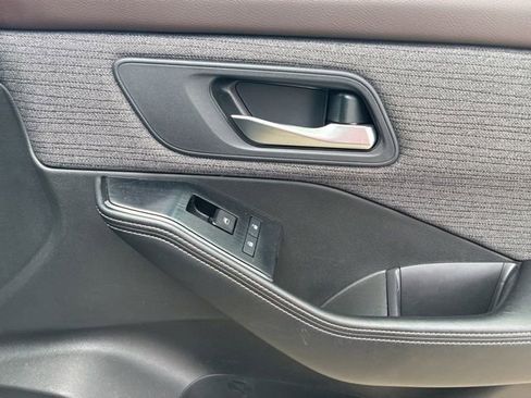 Used 2023 Nissan Rogue SV FWD image 14