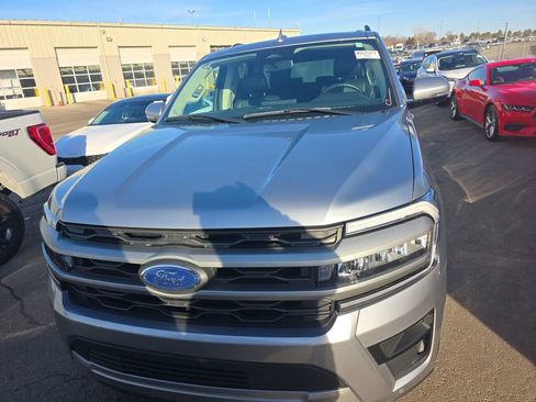 Used 2024 Ford Expedition XLT image 2