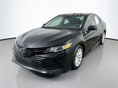 Used 2020 Toyota Camry LE FWD image 3