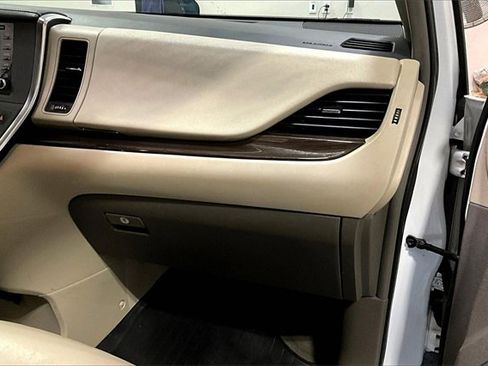 Used 2019 Toyota Sienna XLE Premium image 27