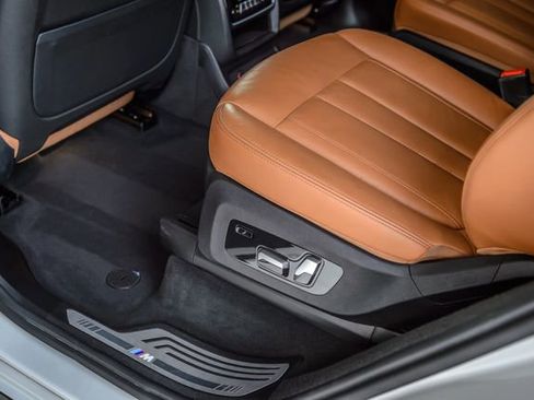 Used 2022 BMW X7 xDrive40i w/ M Sport Package AWD/4WD image 44