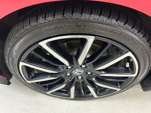 Used 2024 Honda Accord Touring image 9