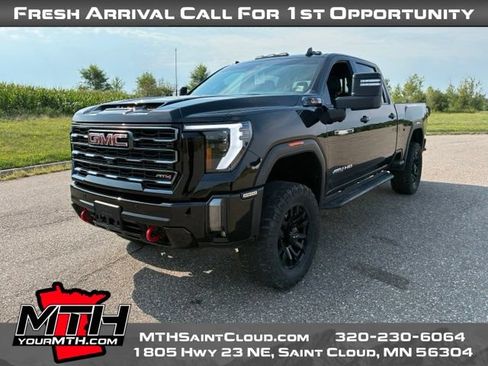 Used 2024 GMC Sierra 2500 AT4 w/ Technology Package AWD/4WD image 4