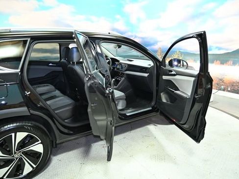 Used 2024 Volkswagen Taos SE image 50