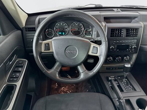 Used 2010 Jeep Liberty Renegade AWD/4WD image 23
