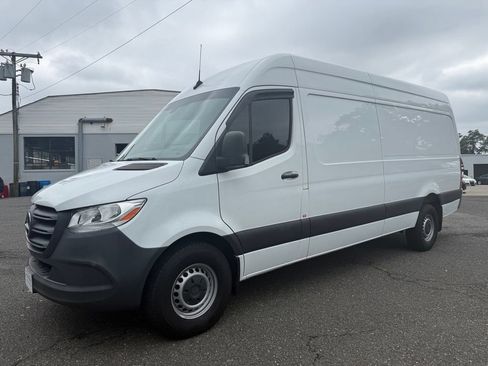 Used 2021 Mercedes-Benz Sprinter 2500 image 2