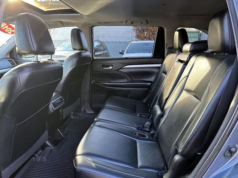 Used 2018 Toyota Highlander XLE image 10