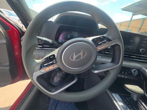 Used 2025 Hyundai Elantra Hybrid FWD image 13