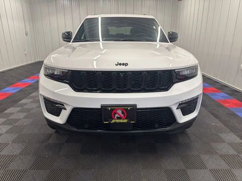 Used 2024 Jeep Grand Cherokee Limited w/ Luxury Tech Group II AWD/4WD image 9