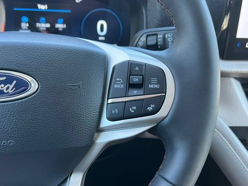 Used 2026 Ford Explorer Active AWD/4WD image 19