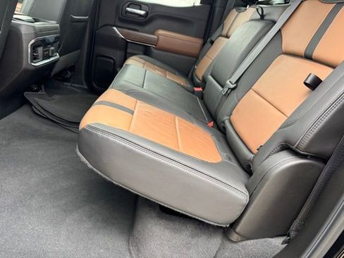 Used 2022 Chevrolet Silverado 1500 High Country w/ Technology Package image 11