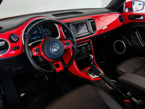 Used 2018 Volkswagen Beetle 2.0T SE image 2