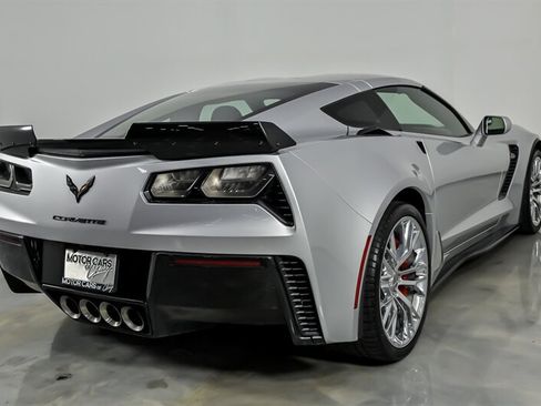Used 2016 Chevrolet Corvette Z06 w/ 3LZ Preferred Equipment Group RWD image 12