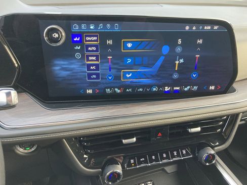 Used 2026 Chevrolet Suburban Premier image 13