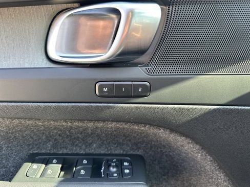 Certified 2025 Volvo XC40 B5 Core image 31