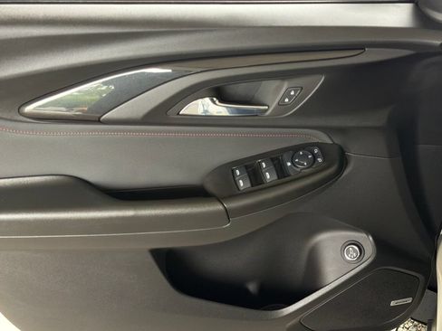 Used 2023 Chevrolet TrailBlazer RS w/ Sun and Liftgate Package FWD image 3