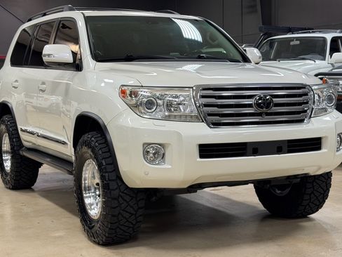 Used 2014 Toyota Land Cruiser AWD/4WD image 4