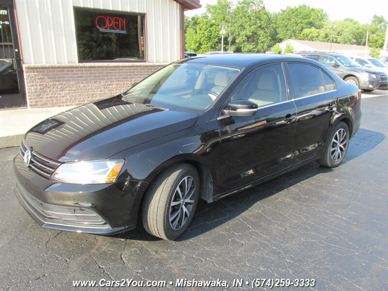 Used 2017 Volkswagen Jetta SE FWD image 3