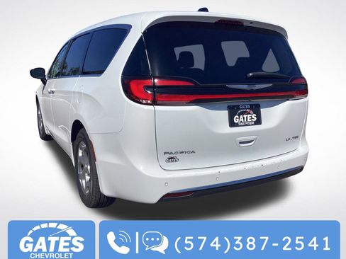 Used 2024 Chrysler Pacifica Limited FWD image 5