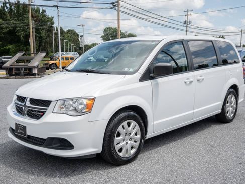Used 2018 Dodge Grand Caravan SE w/ UConnect Hands-Free Group FWD image 7