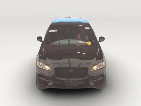 Used 2019 Jaguar F-PACE Premium image 3