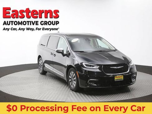 Used 2023 Chrysler Pacifica Limited FWD image 54