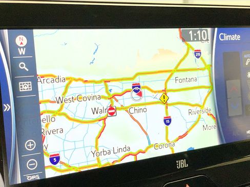 Used 2021 Toyota Venza XLE image 9