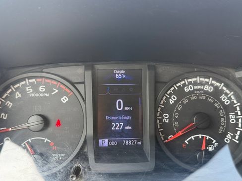 Used 2019 Toyota Tacoma SR AWD/4WD image 14