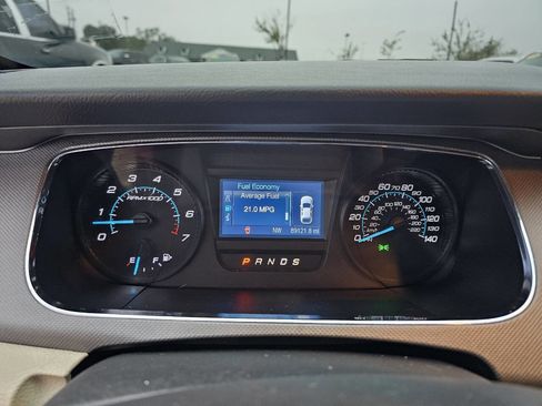 Used 2015 Ford Taurus SE image 12