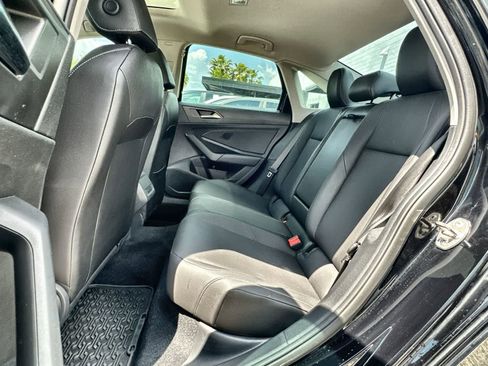 Used 2020 Volkswagen Jetta SE w/ SE Cold Weather Package image 5