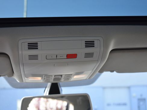 Used 2017 Volkswagen Golf S image 31