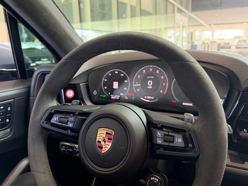 Certified 2025 Porsche Cayenne GTS AWD/4WD image 18