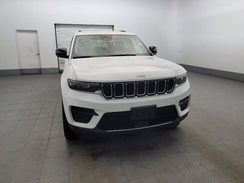 Used 2023 Jeep Grand Cherokee Laredo AWD/4WD image 14